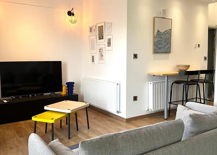 Zeus Downtown Hub With Panoramic View